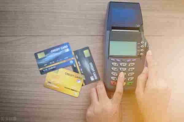 信用卡刷风险机 银行打电话(用信用卡银行总打电话)