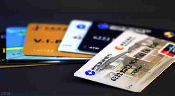 信用卡消费免息+免年费，银行还很积极，有什么猫腻？